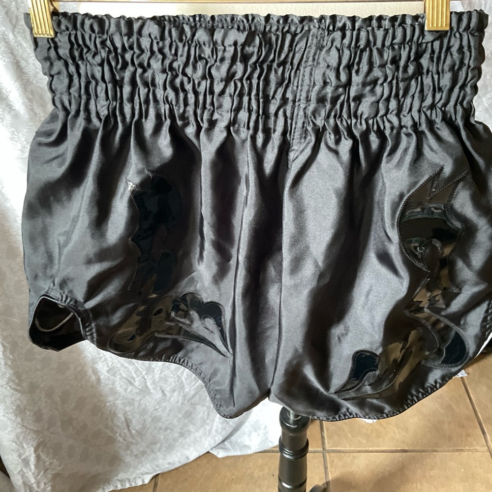 Venum Classic Muay Thai  Shorts - Picture 4 of 10